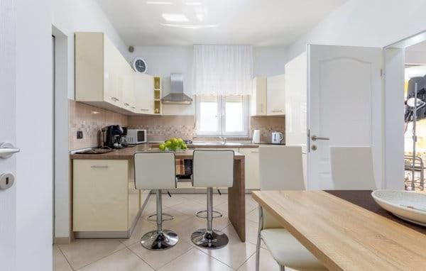 Coffee/tea facilities, Kitchen or kitchenette, Dining area, dishwasher, minibar, pet friendly, stove