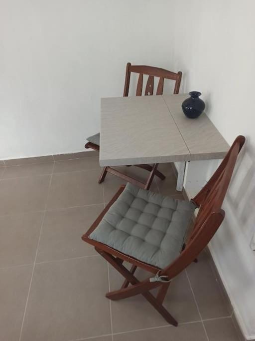 Δίκλινο δωμάτιο Δονούσα με εξαιρετικό μπαλκόνι Apartment in Decentralized Administration of the Aegean