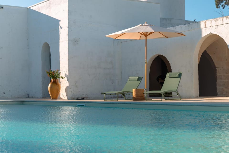 Swimming pool, sunbed