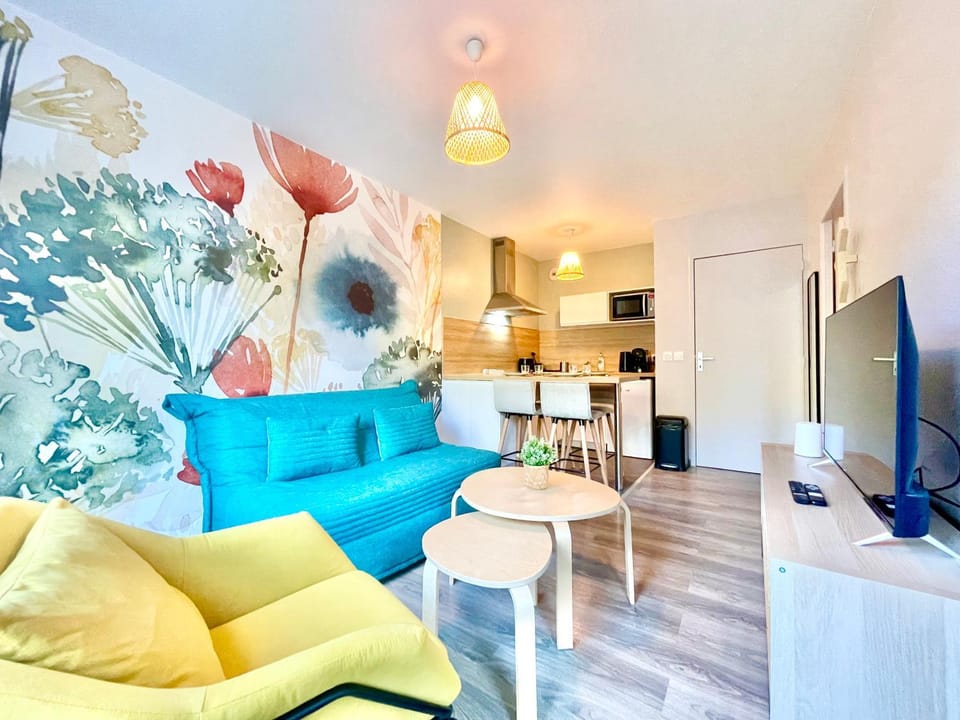 Communal lounge/ TV room, TV and multimedia, Kitchen or kitchenette, Living room
