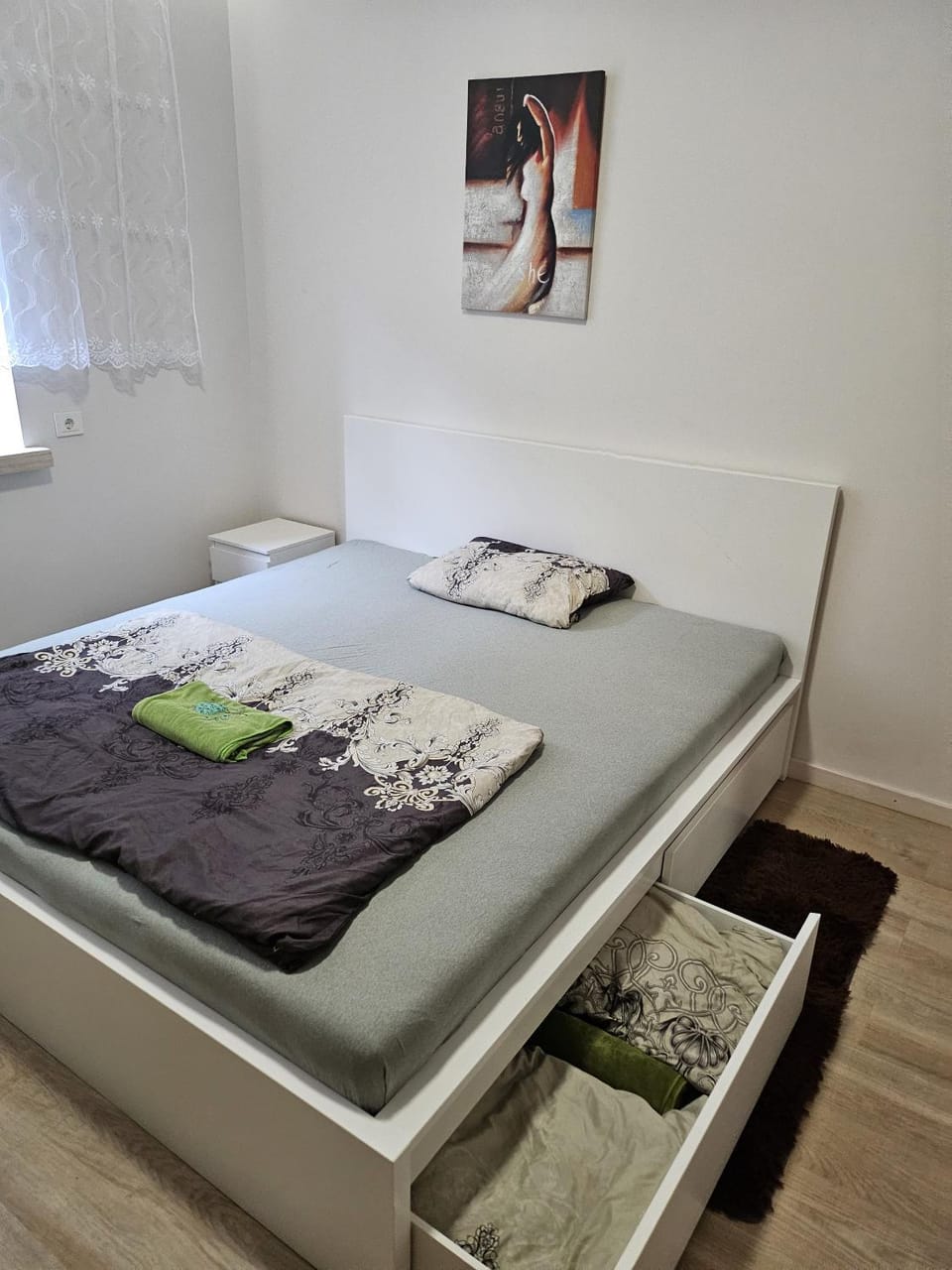 Bed, Photo of the whole room, Bedroom, towels