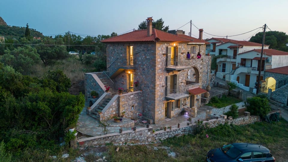 Property building, Day, Night, People, Natural landscape, Garden, View (from property/room), Photo of the whole room, Guests, Landmark view, Mountain view, Sea view, Seasons, Location, children, young children, older children, group of guests, Family, Quiet street view, Inner courtyard view, Parking, locker