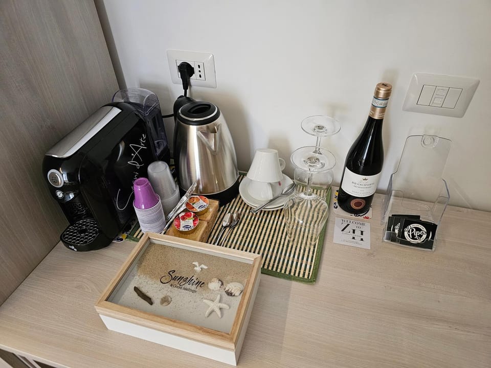 Coffee/tea facilities, Drinks, Alcoholic drinks