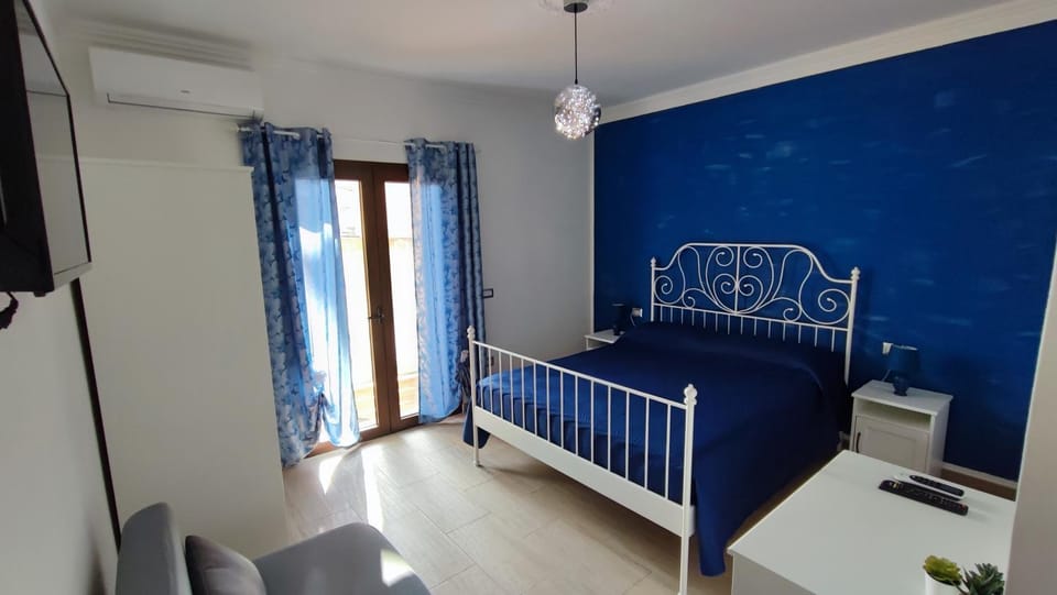 Bed, TV and multimedia, Bedroom, air conditioner