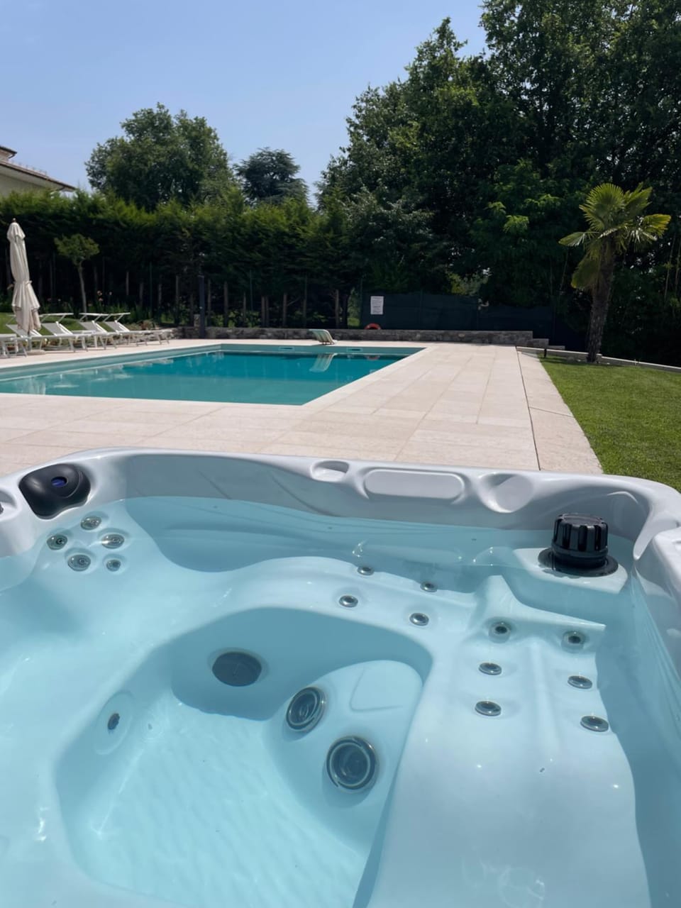 Property building, Hot Tub, Swimming pool