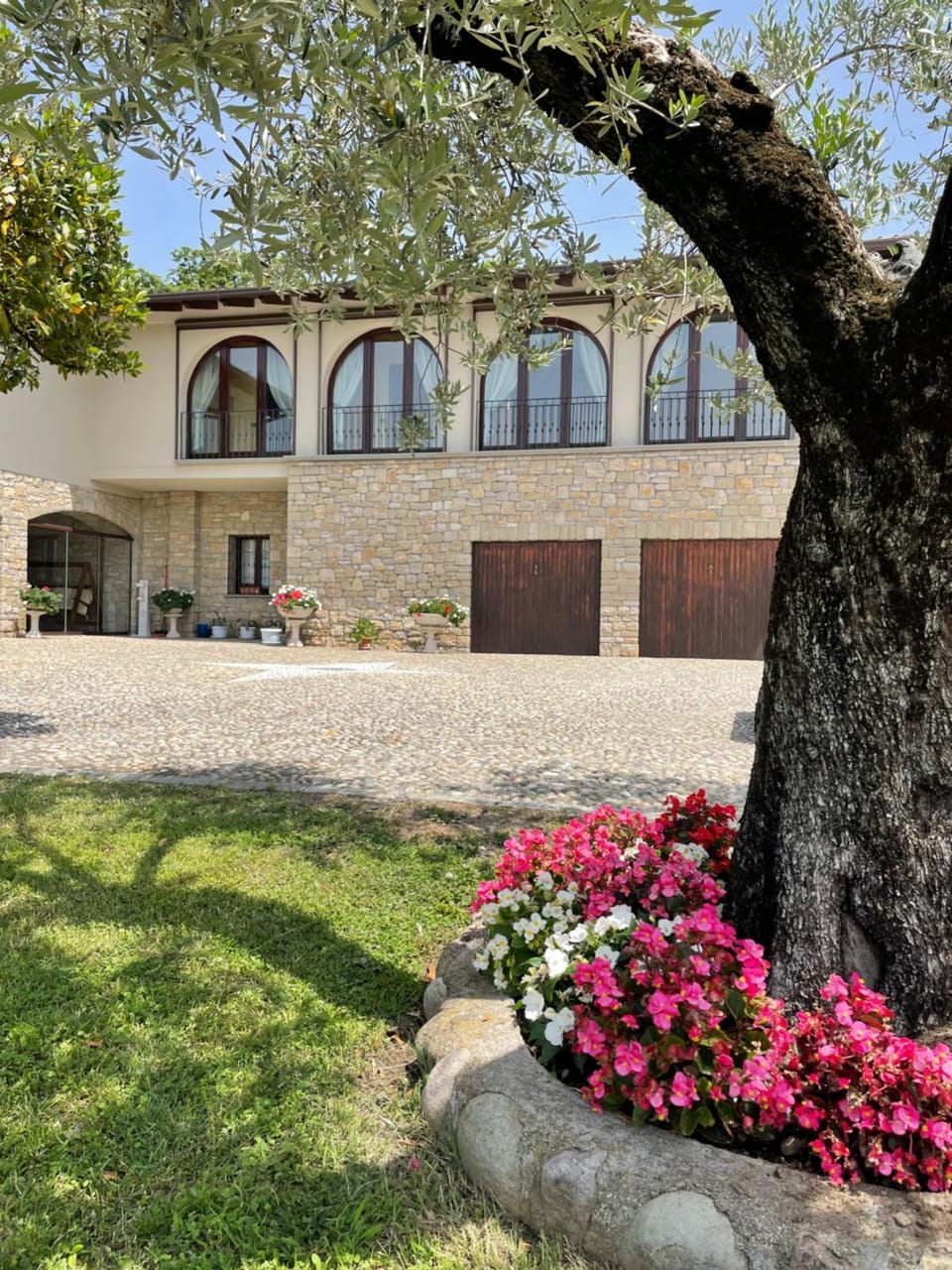 Property building, Spring, Day, Garden, Garden view