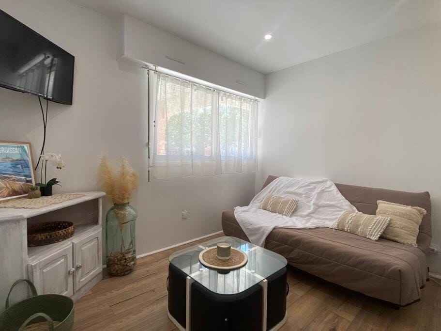 TV and multimedia, Living room, Bedroom