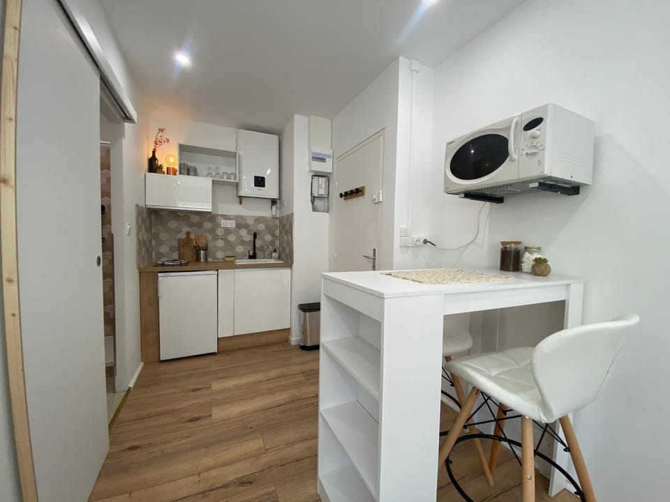 Kitchen or kitchenette