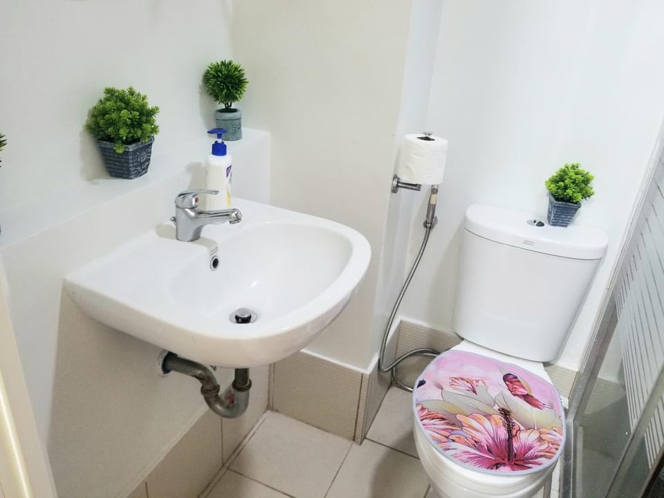 Pine Suites By Crown Asia Family Staycation Apartment in Tagaytay