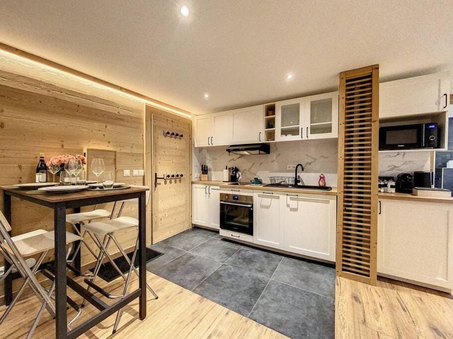Kitchen or kitchenette, Dining area, dishwasher, minibar, pet friendly, stove
