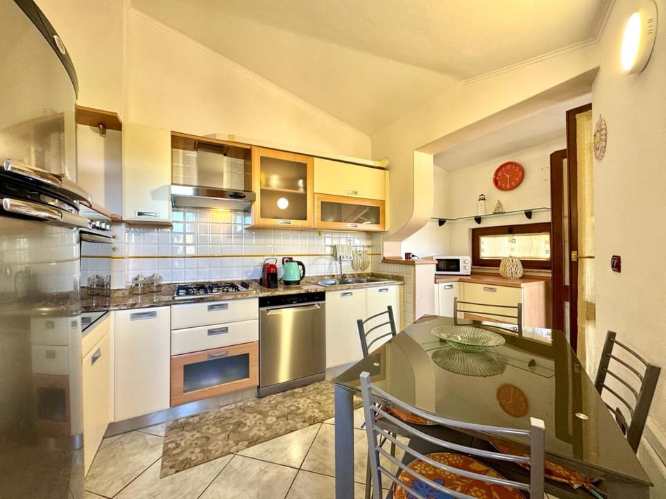 Dining area, dishwasher, oven, stove, toaster