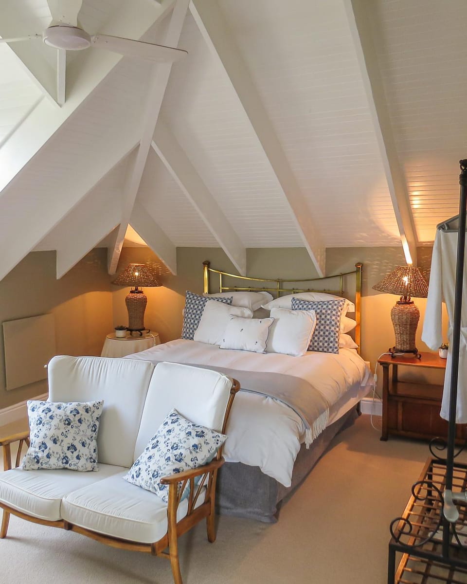 Bed, Photo of the whole room, Bedroom, Swimming pool