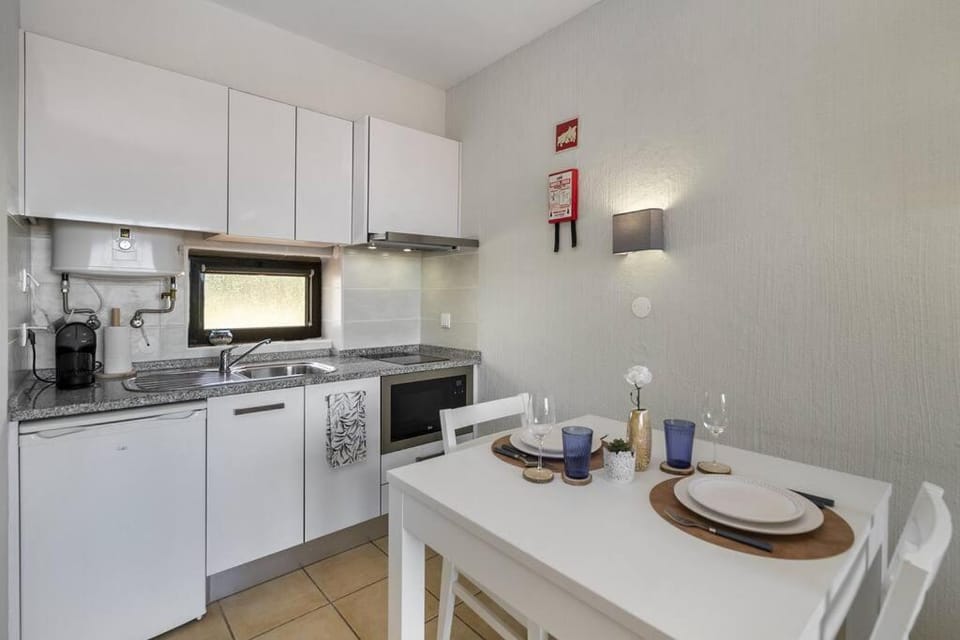 Garden Paradise, Old Town & Beach Apartment in Guia