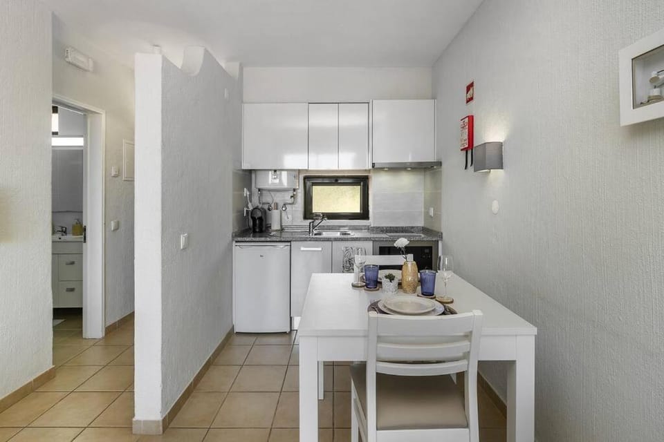 Garden Paradise, Old Town & Beach Apartment in Guia