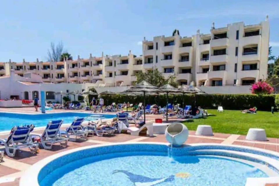 Garden Paradise, Old Town & Beach Apartment in Guia