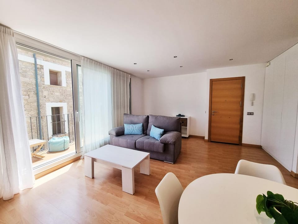 Living room, Photo of the whole room, Seating area, Dining area