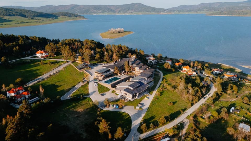 Property building, Day, Natural landscape, Bird's eye view, Lake view