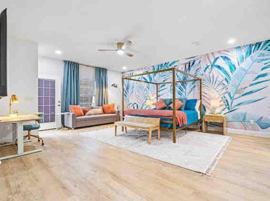 Luxurious 4BR Beach House with Pool & optional Golf Cart House in Sunnyside