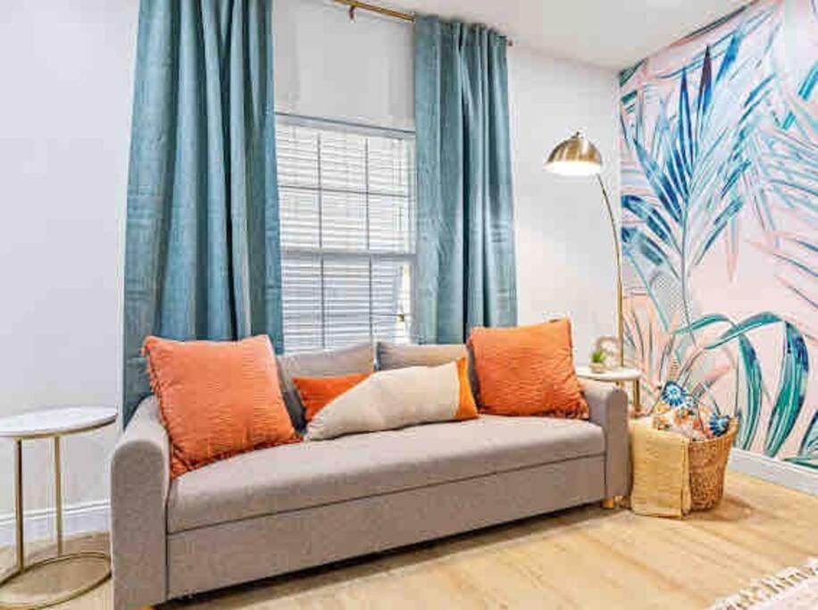 Luxurious 4BR Beach House with Pool & optional Golf Cart House in Sunnyside