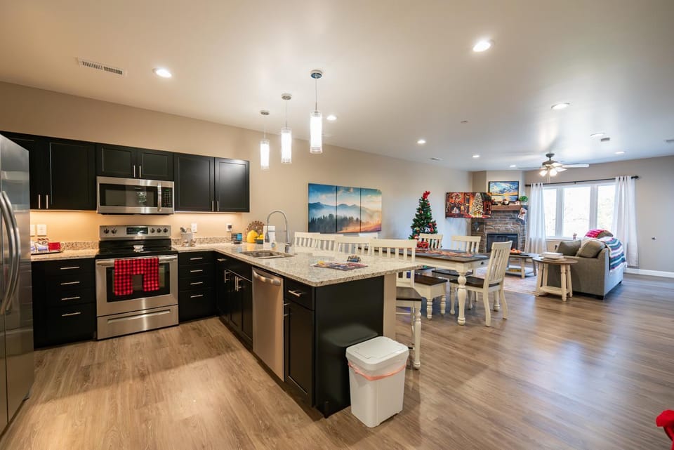 New Build - Walk-In 3BR Condo with Arcade Game - FREE TICKETS INCLUDED - FHG-207 Apartment in Branson