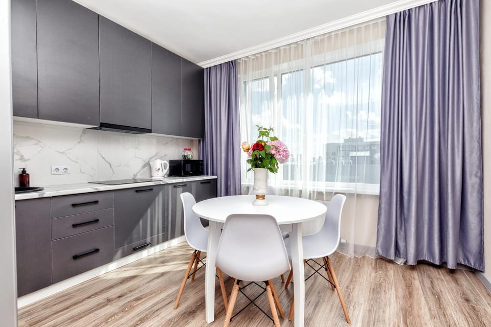Kitchen or kitchenette, Dining area, minibar, stove