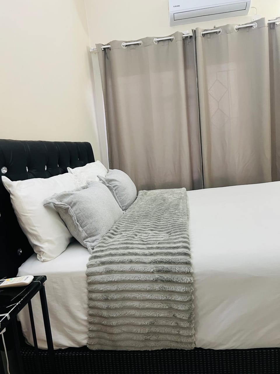 Bed, air conditioner