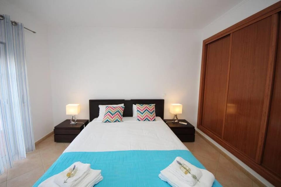 JM - St James, apart com WIFI, piscina a 50 mt da Praia Apartment in Luz