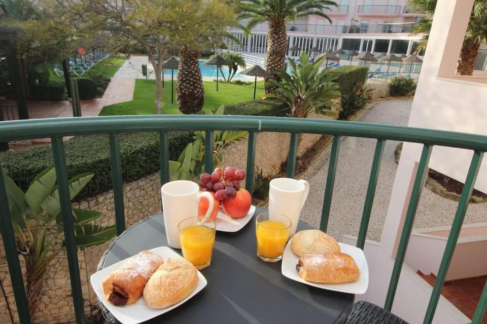 JM - St James, apart com WIFI, piscina a 50 mt da Praia Apartment in Luz