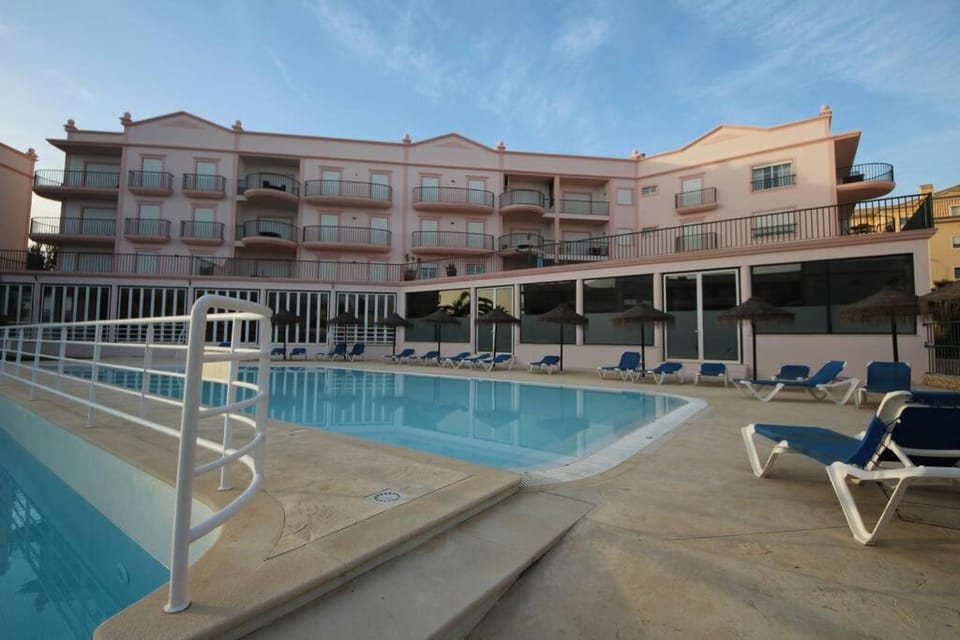 JM - St James, apart com WIFI, piscina a 50 mt da Praia Apartment in Luz