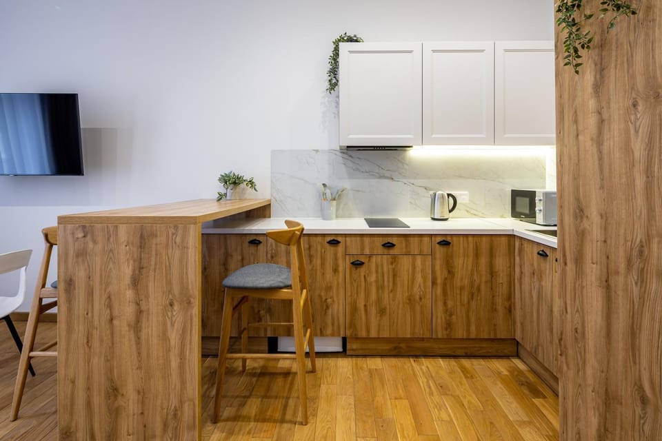 Coffee/tea facilities, Kitchen or kitchenette, stove