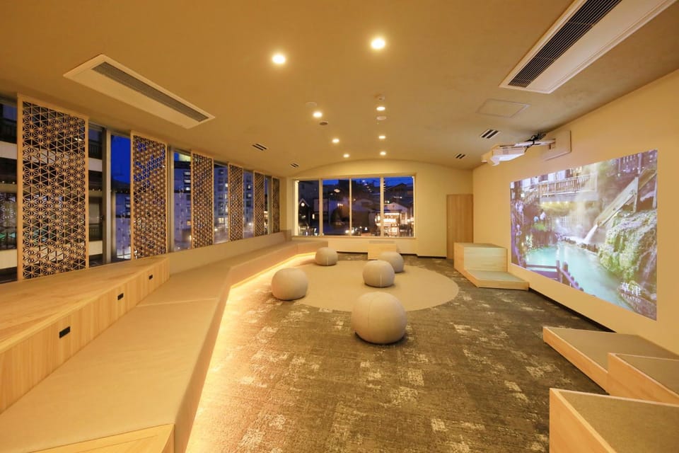 Communal lounge/ TV room
