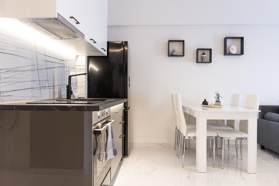 Dining area, kitchen