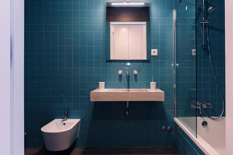 Shower, Toilet, Bathroom, towels