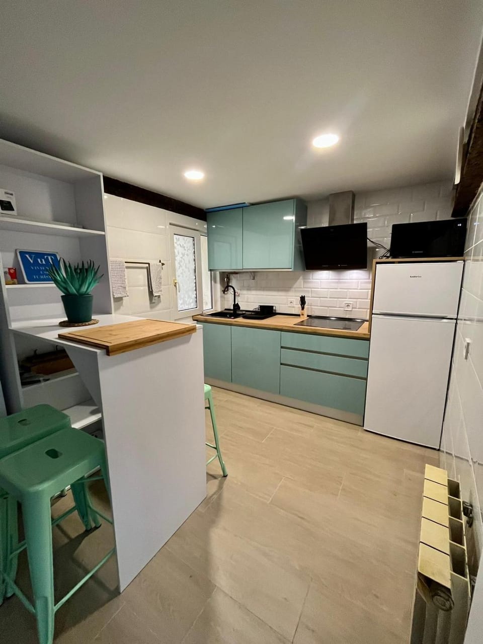 Kitchen or kitchenette, pet friendly, stove