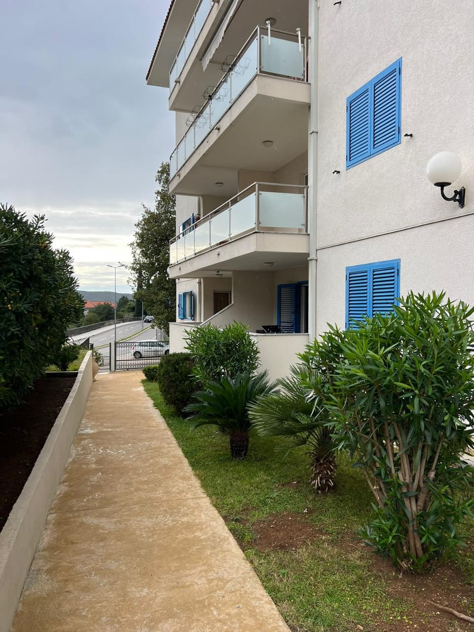 Property building, Spring, Day, Garden, View (from property/room), Balcony/Terrace, Garden view