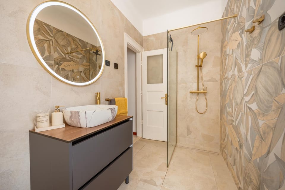 Shower, Bathroom, towels