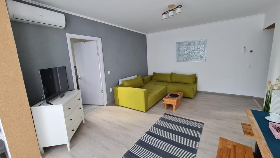 Communal lounge/ TV room, TV and multimedia, Seating area