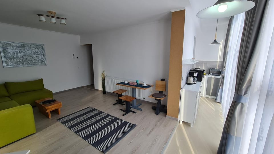 Coffee/tea facilities, Living room, Seating area, minibar
