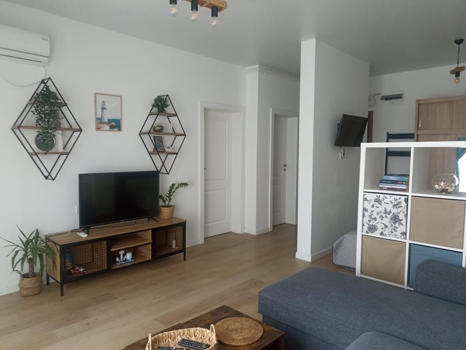 Studio Queen's Blue Wave Apartment in Constanța County