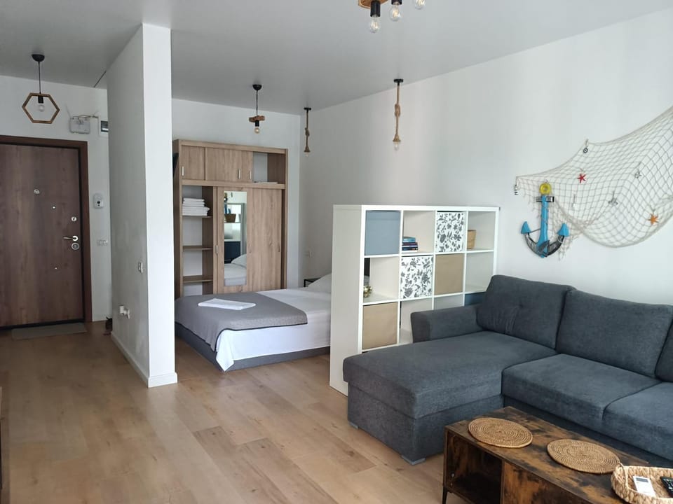 Studio Queen's Blue Wave Apartment in Constanța County