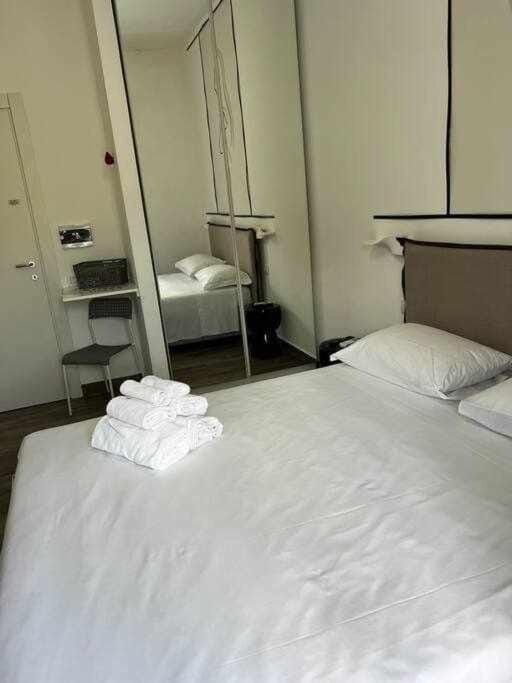 Bed, Bathroom, Photo of the whole room, Bedroom, towels, air conditioner