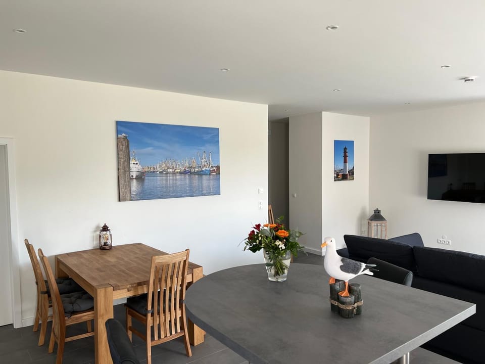 Communal lounge/ TV room, TV and multimedia, Seating area, Dining area