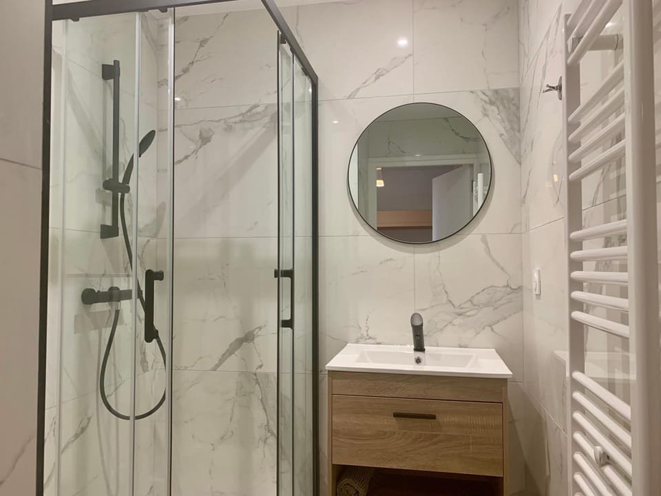 Shower, Bathroom