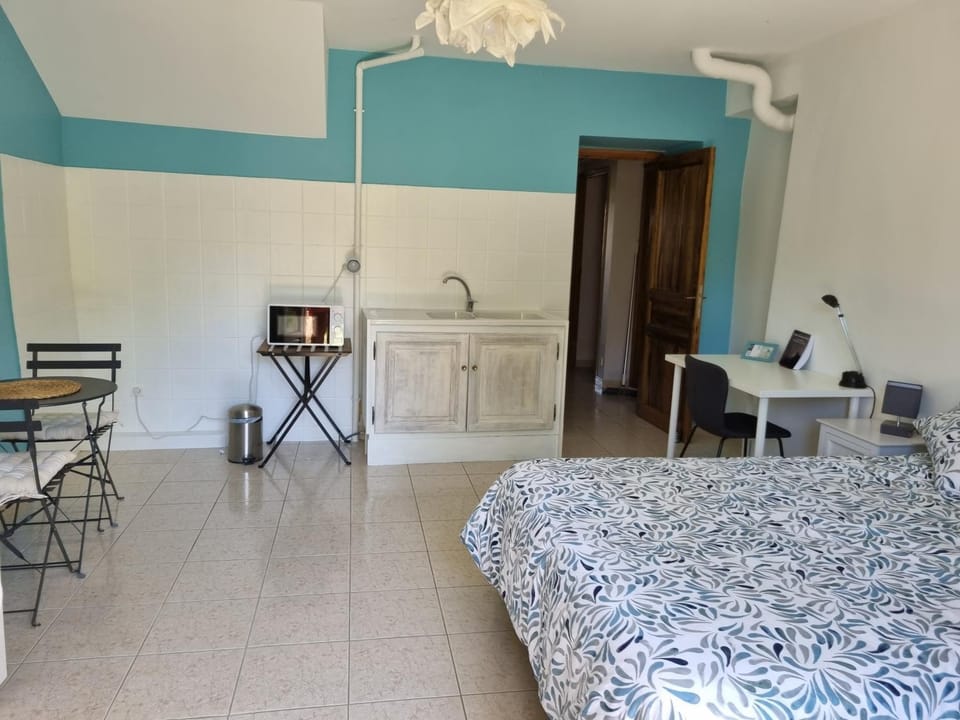 Charmant petit havre de paix Vacation rental in Provence-Alpes-Côte d'Azur