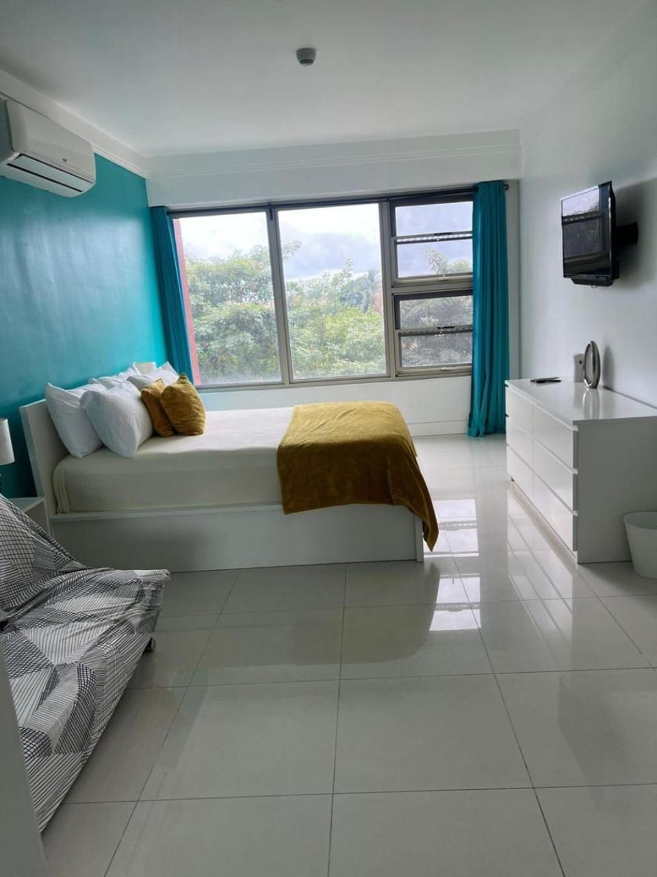 TV and multimedia, Photo of the whole room, Bedroom, air conditioner