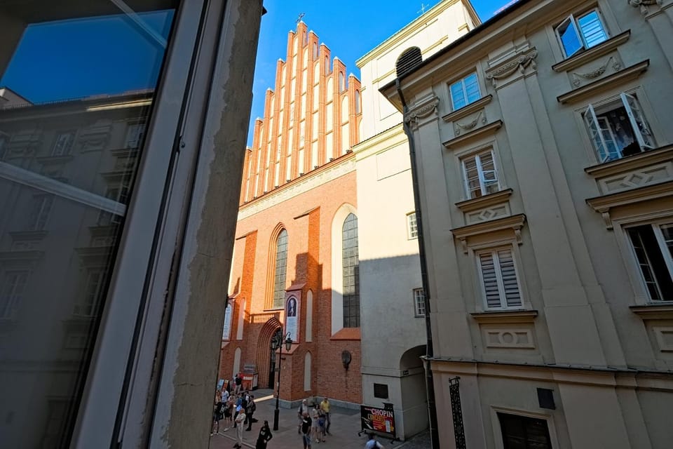 City view, Street view, Location