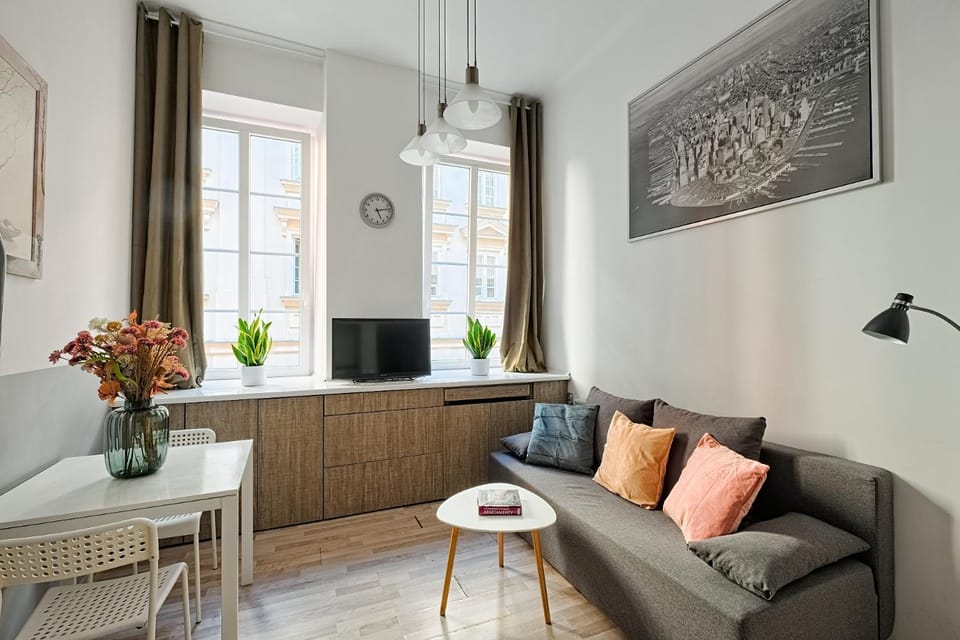 Communal lounge/ TV room, TV and multimedia, Living room, Seating area, Dining area, Evening entertainment