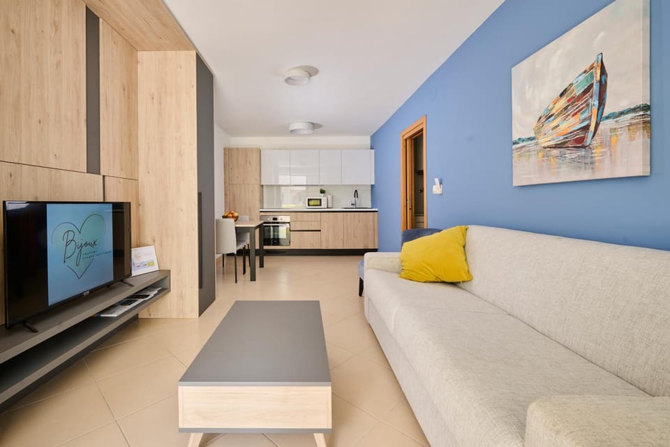 TV and multimedia, Living room, Seating area, Dining area, minibar