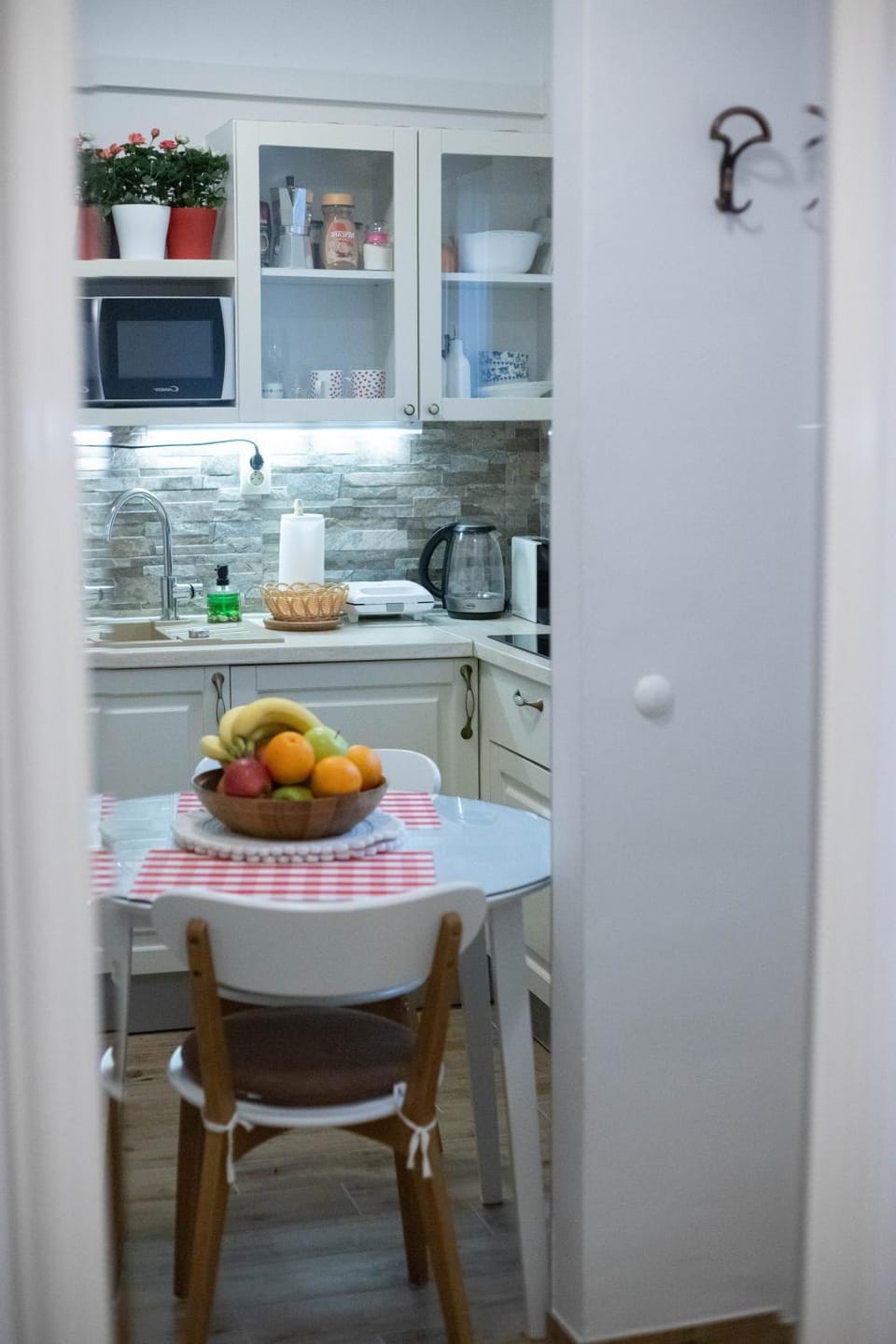 Kitchen or kitchenette, Decorative detail, Dining area