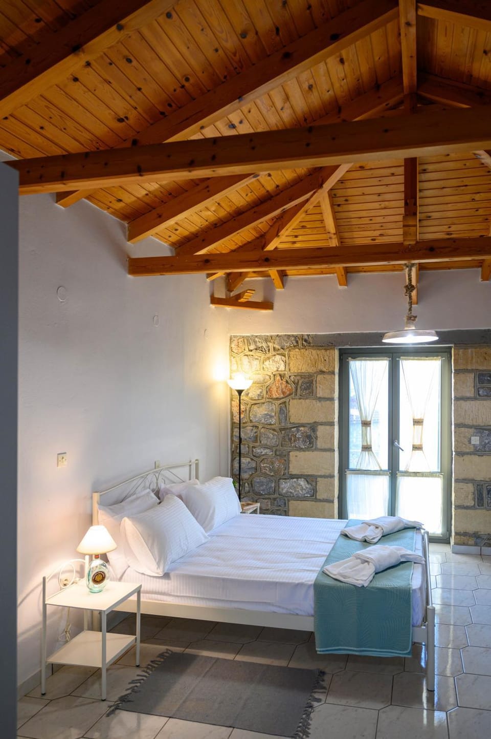 Property building, Bed, Day, Photo of the whole room, Decorative detail, Bedroom, On site, Guests, children, group of guests, Family, locker, towels, air conditioner